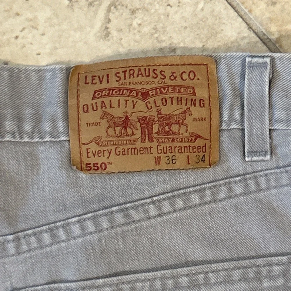 Vintage Levis 550 Jeans Men 36x34 Light Grey Denim USA Y2k Relax Fit Tapered Leg - Picture 10 of 12